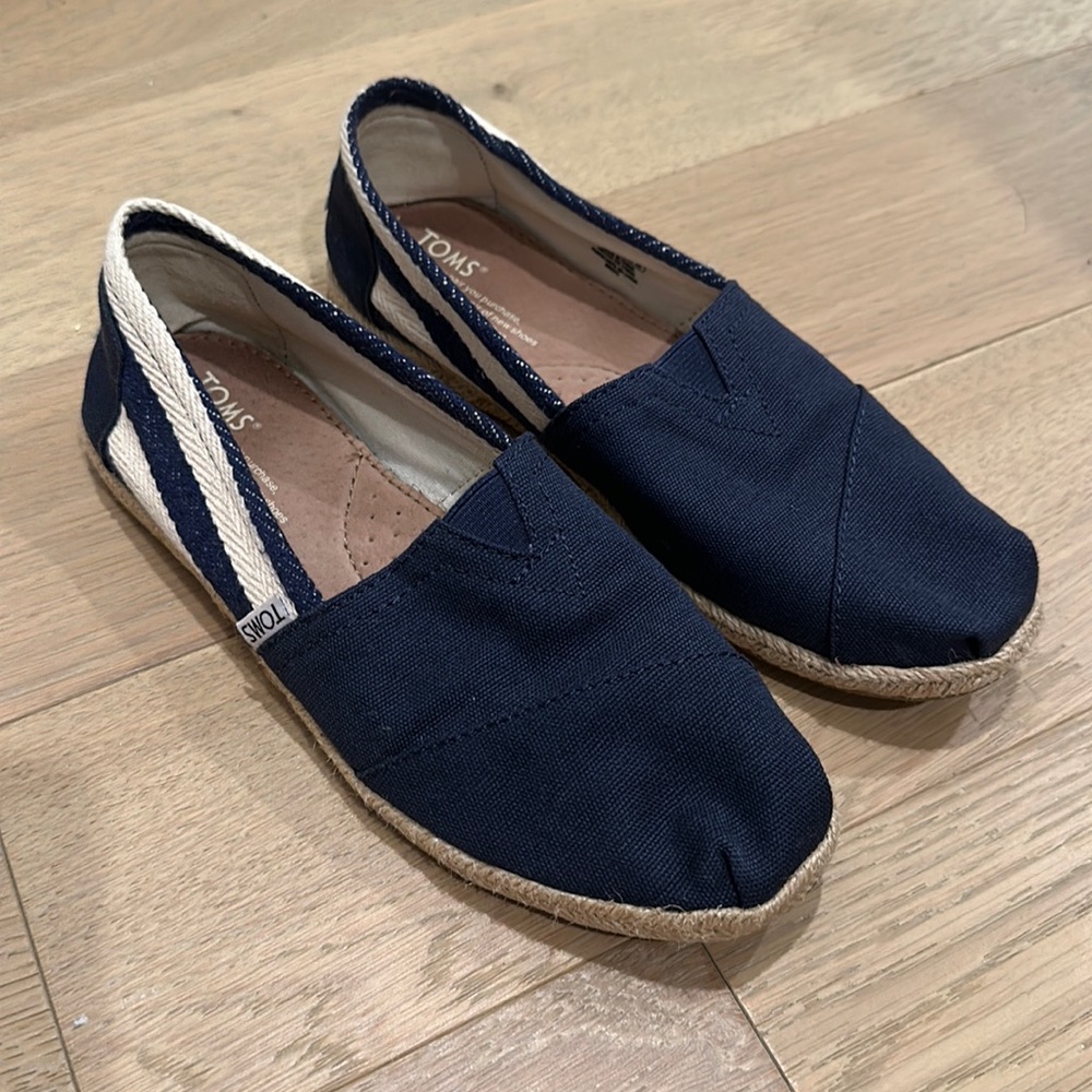 Women’s Toms
